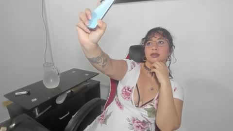 Snapshot of _emma_loyd_ chatting on 09.13.25 Emma online show from 09.13.25