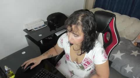 Snapshot of _emma_loyd_ chatting on 10.14.25 Emma online show from 10.14.25