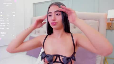 Snapshot of _emma_luu_ chatting on 10.23.25 Emi online show from 10.23.25