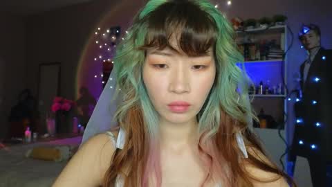 EveEva online show from 11.04.25