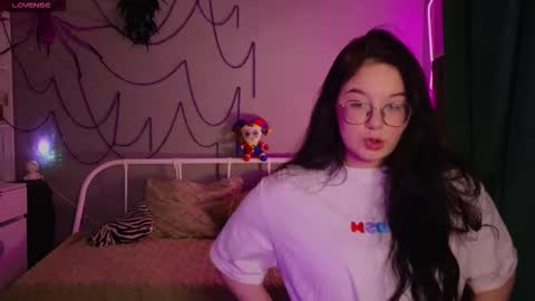 Snapshot of _favorite_ chatting on 10.30.25 KENDALL  NATHAN MARRY  RYANPVT IS OPEN online show from 10.30.25