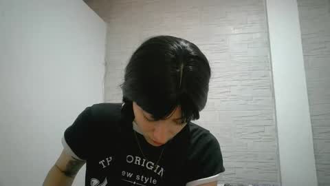 Snapshot of _genesid_dixton chatting on 11.11.25 Mia-foster online show from 11.11.25