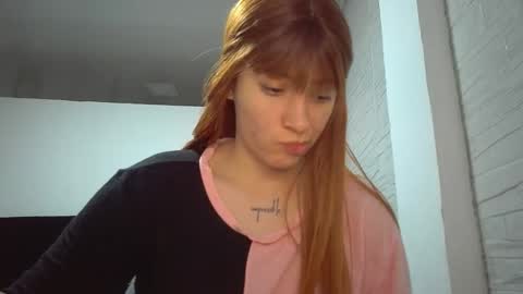 Snapshot of _genesid_dixton chatting on 11.25.25 Mia-foster online show from 11.25.25