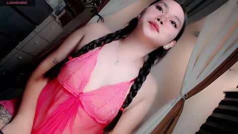 Snapshot of _gigigorgeous chatting on 03.11.25 Gigi online show from 03.11.25