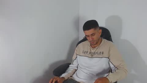 Snapshot of _grasshopper chatting on 02.20.26 _grasshopper online show from 02.20.26