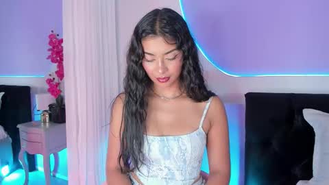 Snapshot of _haannah_ chatting on 10.29.25 Hanna online show from 10.29.25