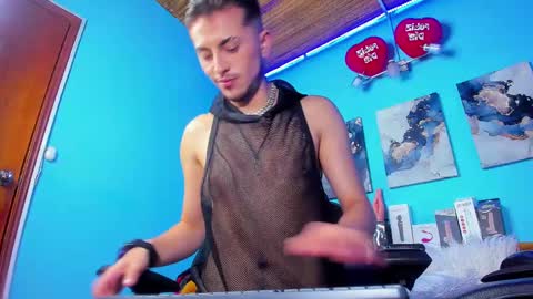 Snapshot of _hairybeard_ chatting on 02.19.25 Mathews online show from 02.19.25