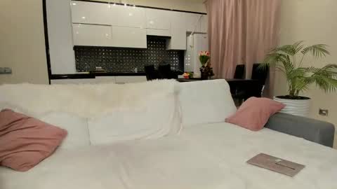 Snapshot of _heaven_ishere_ chatting on 01.18.25 Julia online show from 01.18.25