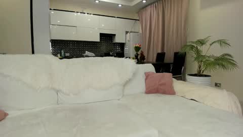Snapshot of _heaven_ishere_ chatting on 01.29.25 Julia online show from 01.29.25