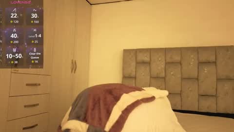 Waifu Izumi  online show from 04.12.26