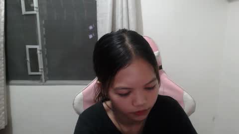 Snapshot of _jennn chatting on 04.30.26 Jen online show from 04.30.26