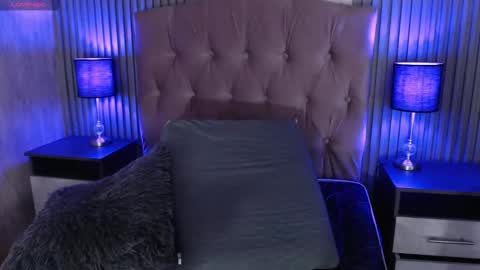 Mia online show from 12.05.25