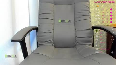 Snapshot of _justcallme_ chatting on 12.22.24 _justcallme_ online show from 12.22.24