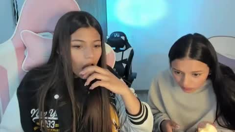 Snapshot of _khloe_sweet chatting on 11.24.25 khloe sweet online show from 11.24.25