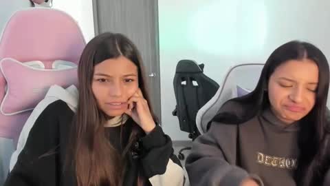 Snapshot of _khloe_sweet chatting on 11.27.25 khloe sweet online show from 11.27.25