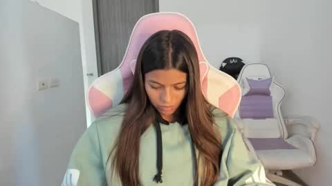 Snapshot of _khloe_sweet chatting on 12.19.25 khloe sweet online show from 12.19.25