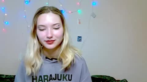 _kikiclark_ online show from 09.26.25