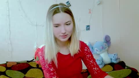 _kikiclark_ online show from 10.01.25