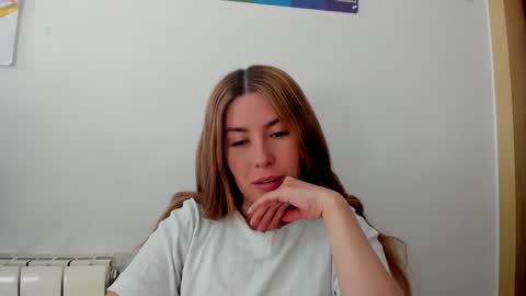 Snapshot of _kimikatt__ chatting on 02.26.25  Kendall online show from 02.26.25