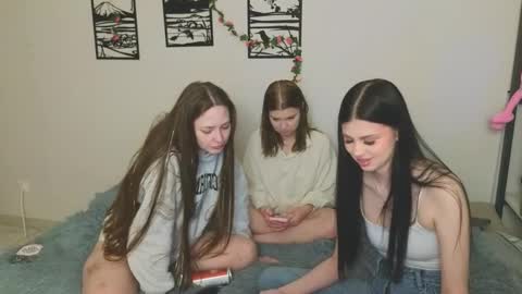 Molly   Emily online show from 03.12.25