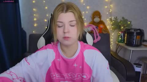 Molly   Emily online show from 03.04.26