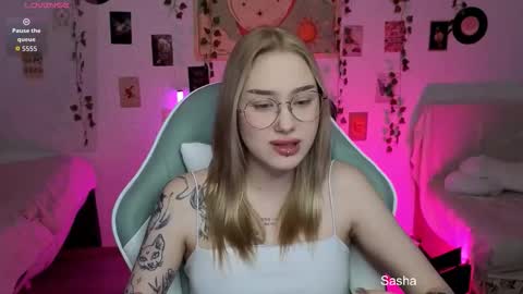 Snapshot of _kitekat_ chatting on 11.06.25 _kitekat_ online show from 11.06.25