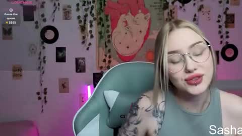 Snapshot of _kitekat_ chatting on 11.14.25 _kitekat_ online show from 11.14.25