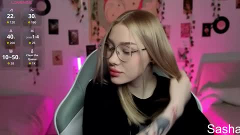 Snapshot of _kitekat_ chatting on 11.16.25 _kitekat_ online show from 11.16.25