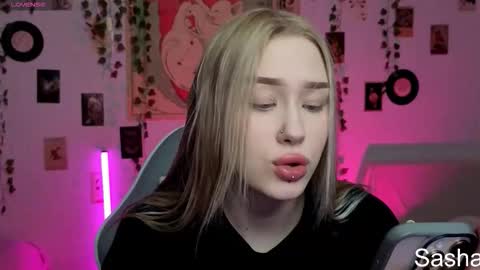 Snapshot of _kitekat_ chatting on 11.20.25 _kitekat_ online show from 11.20.25