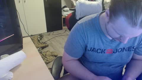 _kitsu_ online show from 12.14.25