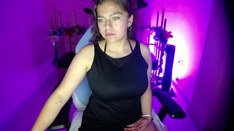 Snapshot of _kitten_1 chatting on 01.06.25 _kitten_1 online show from 01.06.25