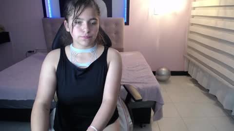 Snapshot of _kitten_1 chatting on 01.22.25 _kitten_1 online show from 01.22.25