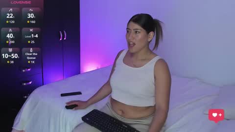 Snapshot of _kloee_ chatting on 09.17.25 kloee online show from 09.17.25