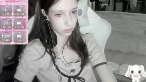 Snapshot of _kuroneeko_ chatting on 04.14.26 kuro online show from 04.14.26