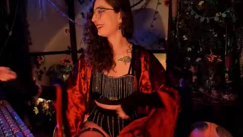 Lady Luna online show from 10.11.25