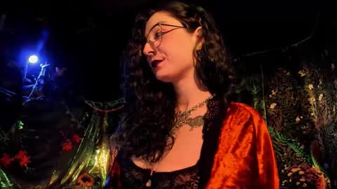 Lady Luna online show from 12.16.25