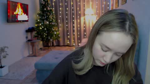 _lalune_ online show from 12.13.24