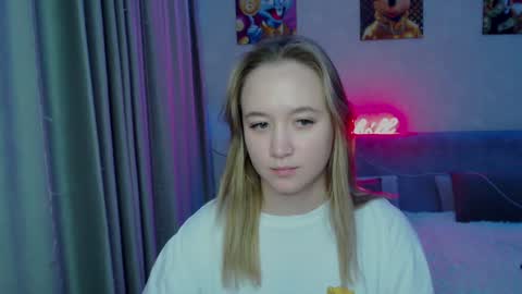 _lalune_ online show from 12.25.24