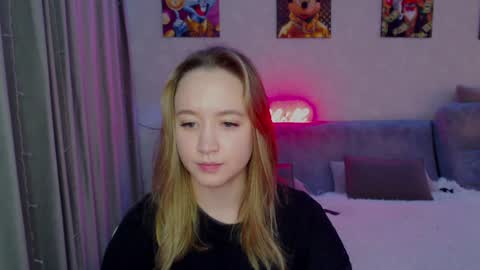 _lalune_ online show from 12.25.24