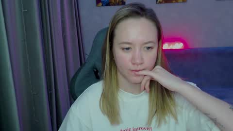 _lalune_ online show from 01.22.25