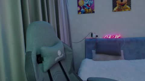 _lalune_ online show from 02.12.25