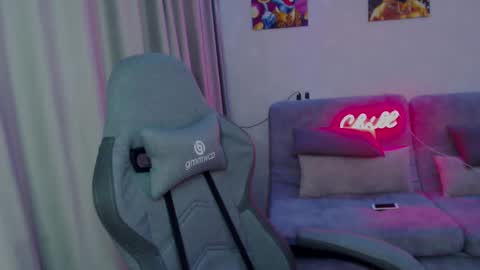 _lalune_ online show from 02.13.25