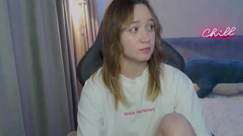 _lalune_ online show from 02.26.25