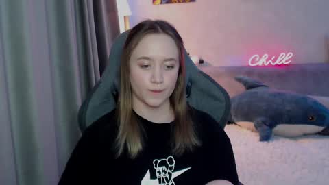 _lalune_ online show from 02.27.25