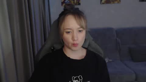 _lalune_ online show from 03.10.25