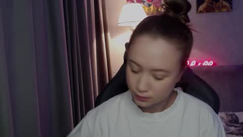 _lalune_ online show from 10.20.25