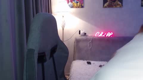 _lalune_ online show from 11.18.25