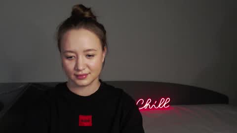 _lalune_ online show from 12.02.25