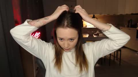 _lalune_ online show from 02.12.26