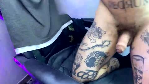 Snapshot of _layne chatting on 10.13.25 Layne online show from 10.13.25